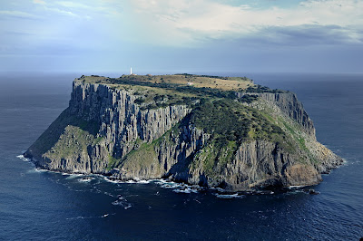 Tasman Island from near The Chasm on Cape Pillar - 12th September 2009 (236KB)