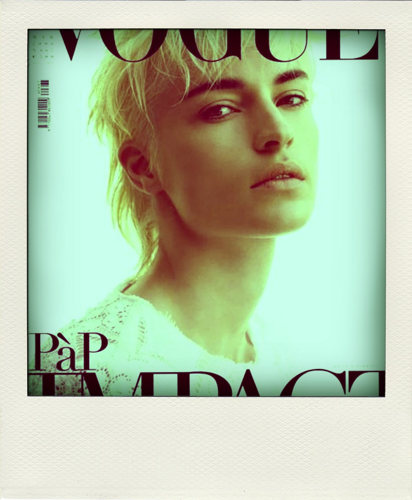 [462pxamandamoorevogueithb0-pola.jpg]
