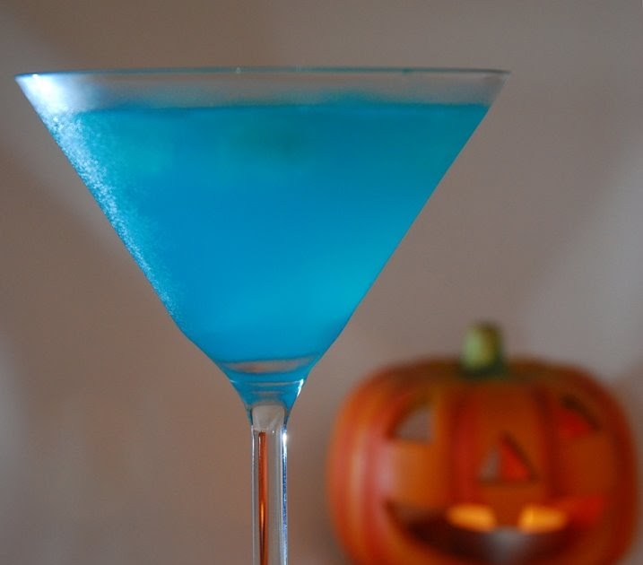 La Piccola Casa: Il cocktail del sabato: la ricetta del Blue Devil
