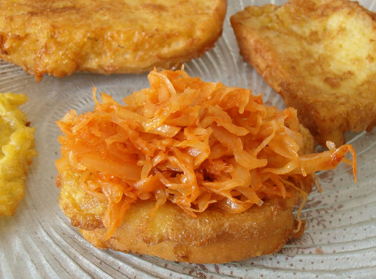 Hungarian sauerkraut salad