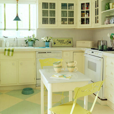 [sea-shades-yellow-kitchen-l.jpg]