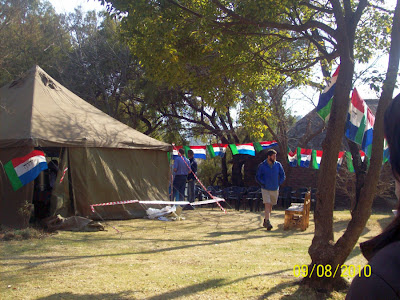 Namioty wojskowe na farmie koło Pretorii