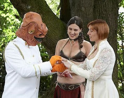 Unusual weddings 34 Pics Posted in Tuesday May 18 2010 by Admin