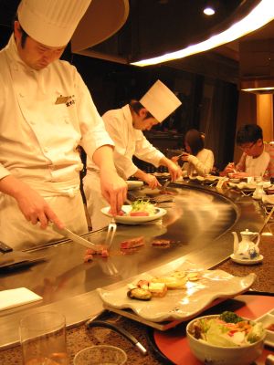 [081209-HUIS+TEN+BOSCH+Oumurawan.jpg]