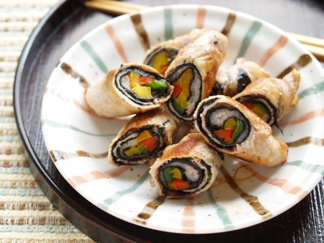 [090505-ColorfulPeppersAndUmeRolledPork.jpg]