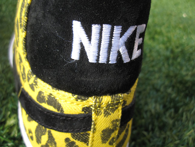 THEY WALK IN LINES.: NIKE SB BLAZER PREMIUM KISS