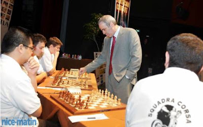 Le légendaire champion d'échecs Garry Kasparov