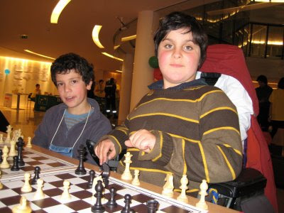 Jeunes joueurs d'échecs au téléthon 2007