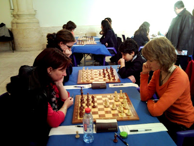 La rencontre entre Anna Rudolf (2316) avec les blancs contre Maya Todorova (2025) - photo Chess & Strategy 
