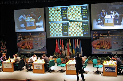 Une vue de la scène du théâtre Cervantes - photo ChessBase