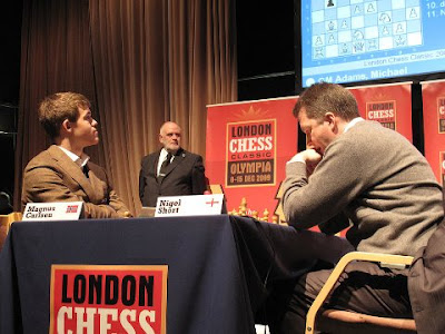 Nigel Short 1/2 Magnus Carlsen ronde 7 © Mark Huba