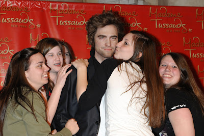 On The Teen Beat: Robert Pattinson Wax Figure Unveiled In NYC and London