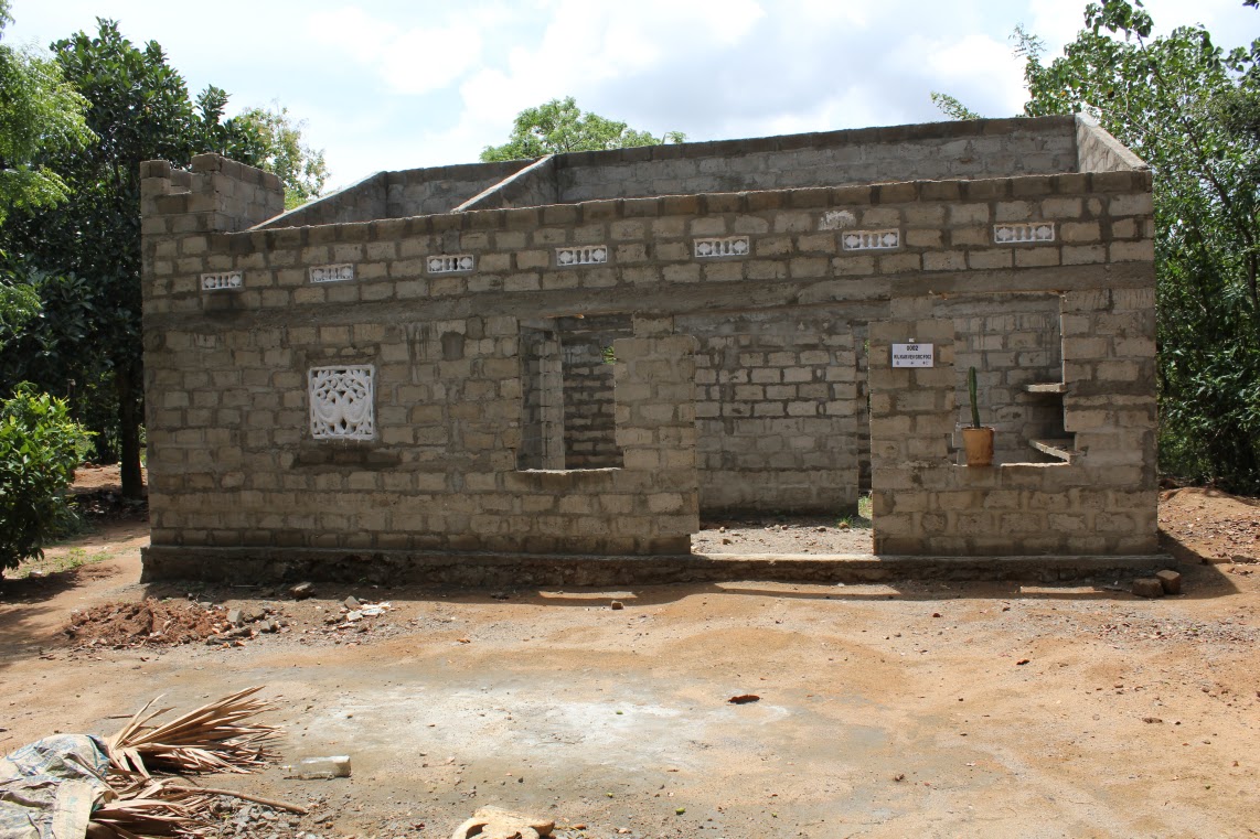 Bob McKerrow Wayfarer Building houses in Kilinochichi Sri Lanka