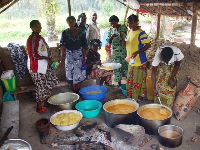 Mission Catholique Mambasa dicembre 2010 jpg (640x480)