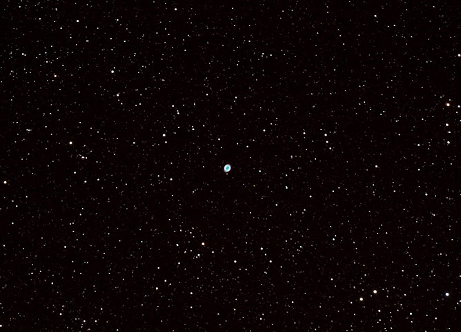 M57 - Es una nebulosa planetaria en la constelación de la Lira