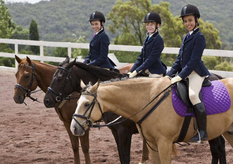 luisanaybelen el club de la herradura