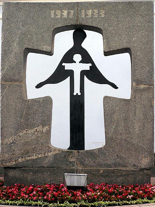 [Holodomor_Monumento_Kyiv.jpg]