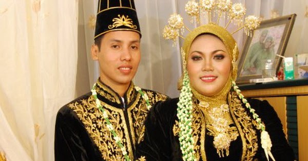 Trend Fashion Magazine: Another Style of Javanese Wedding Dress