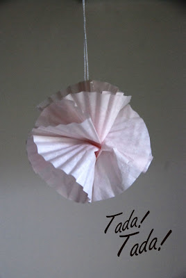 pompom tutorial, paper pompoms, cupcake liner pompoms, paper crafts, blah to TADA