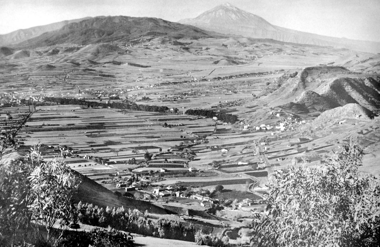 [1920.La+Laguna+Panoramica.jpg]
