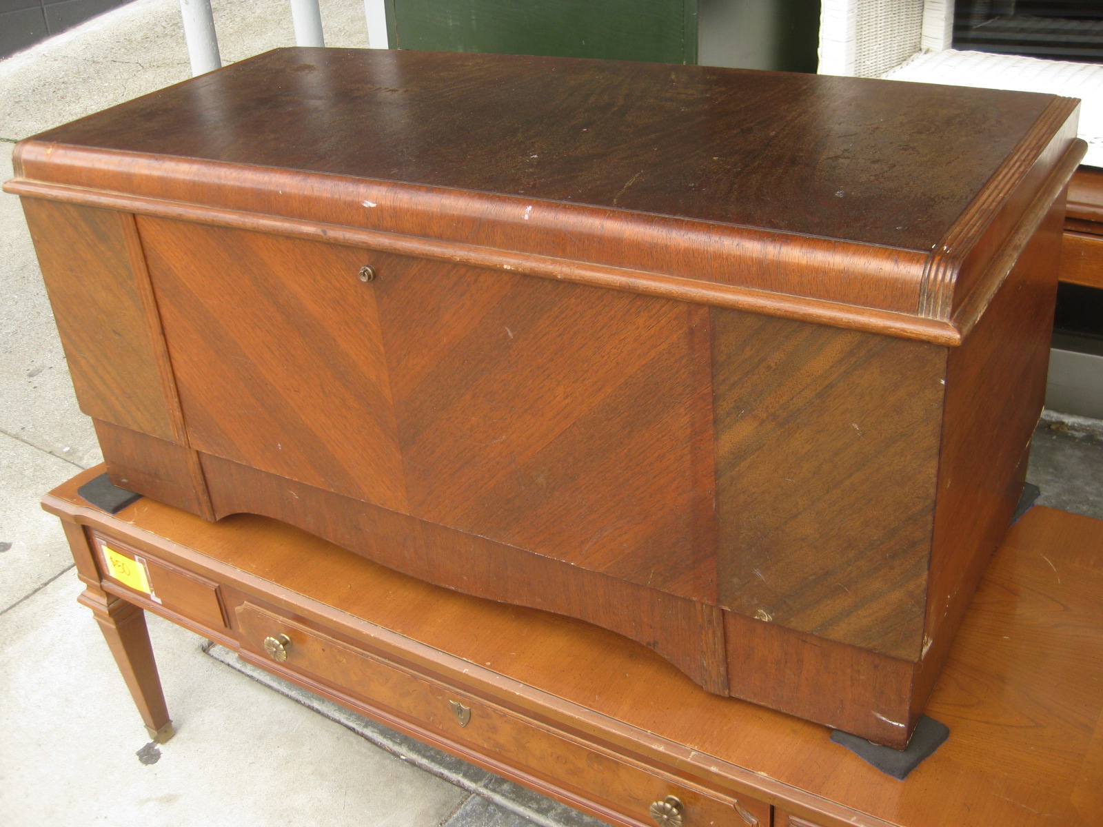 UHURU FURNITURE COLLECTIBLES SOLD Virginia Maid Cedar Trunk