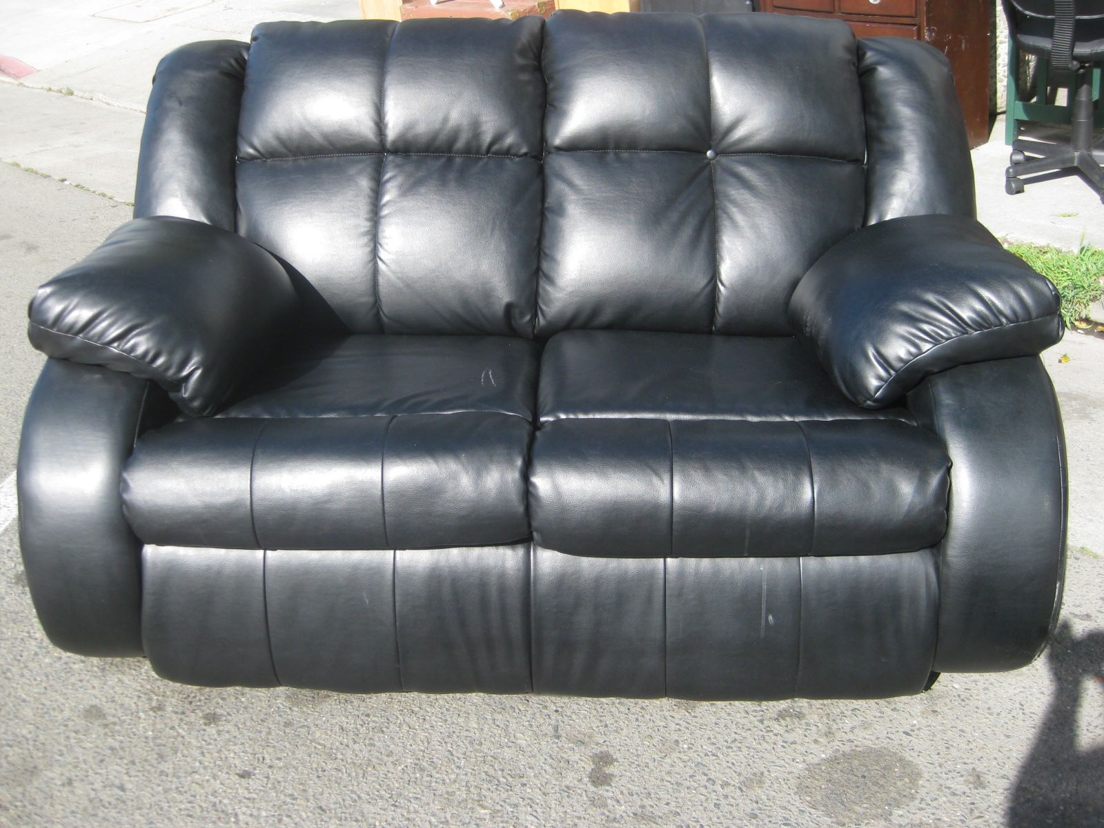 UHURU FURNITURE & COLLECTIBLES SOLD Black Leather Loveseat 225