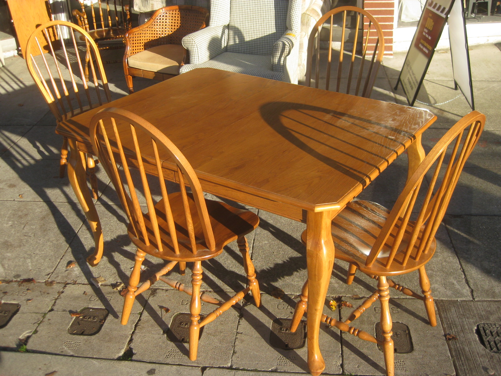 UHURU FURNITURE & COLLECTIBLES SOLD Oak Table and 4 Windsor Chairs