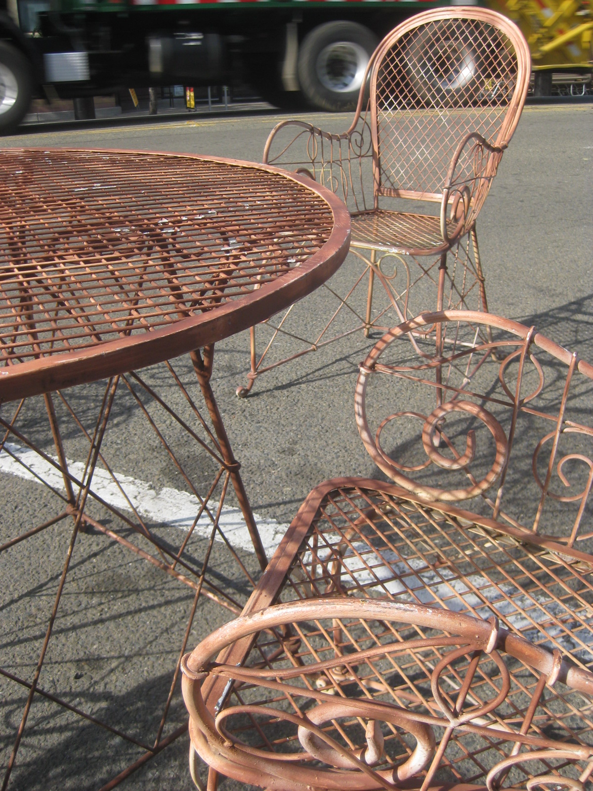 UHURU FURNITURE & COLLECTIBLES SOLD Vintage Patio Set 200