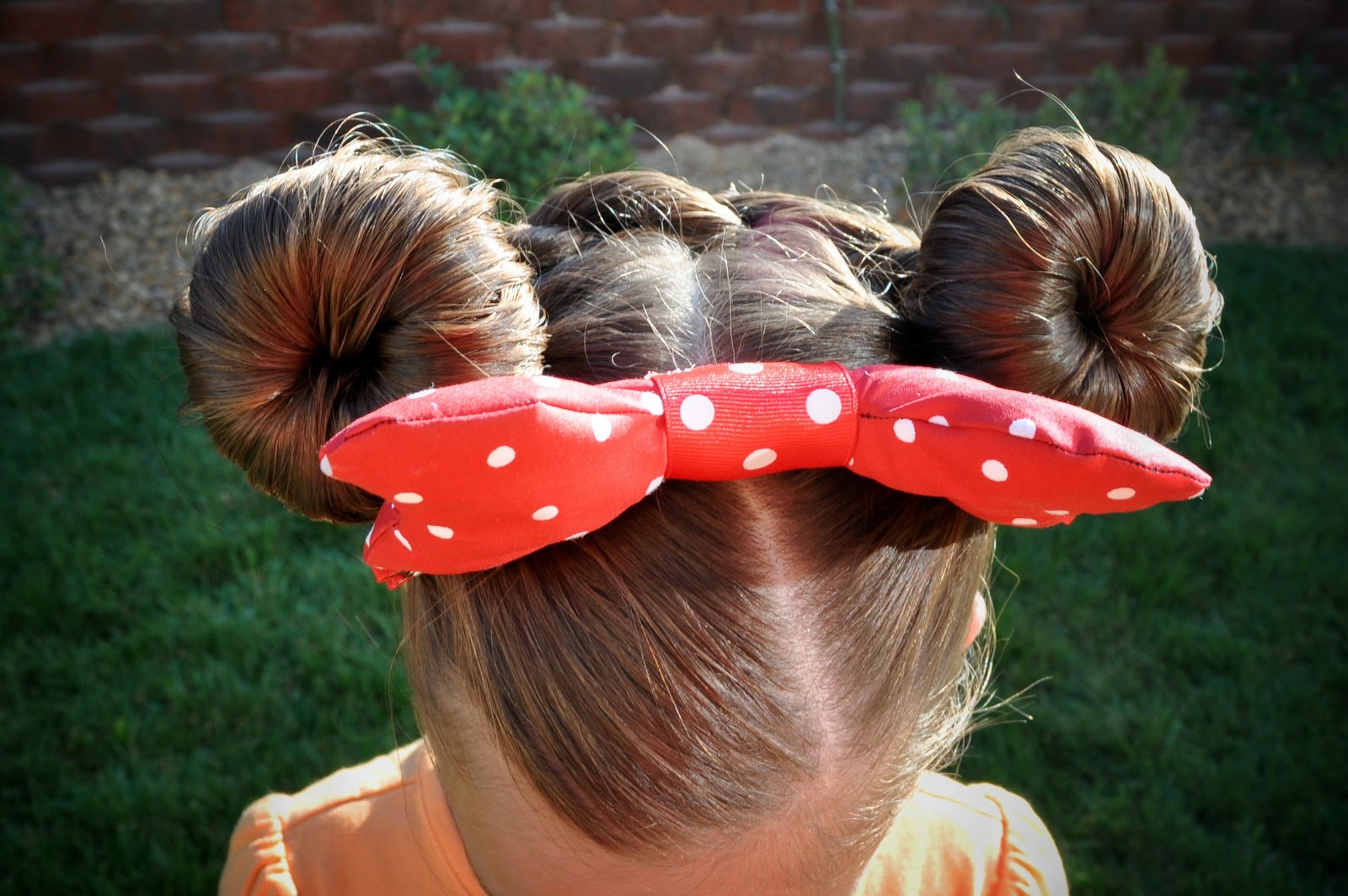 Halloween Hairdos: Minnie Mouse.