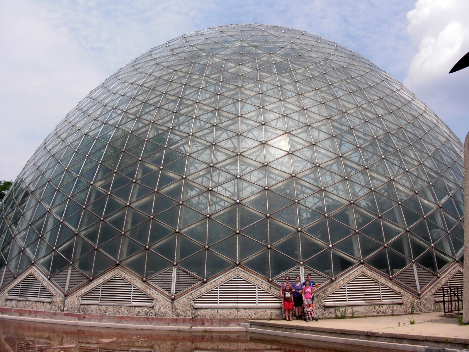 Fabulous Fosters The Milwaukee Domes and the Picnic