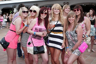 Girls in Travel: Beautiful Women Travel Ibiza