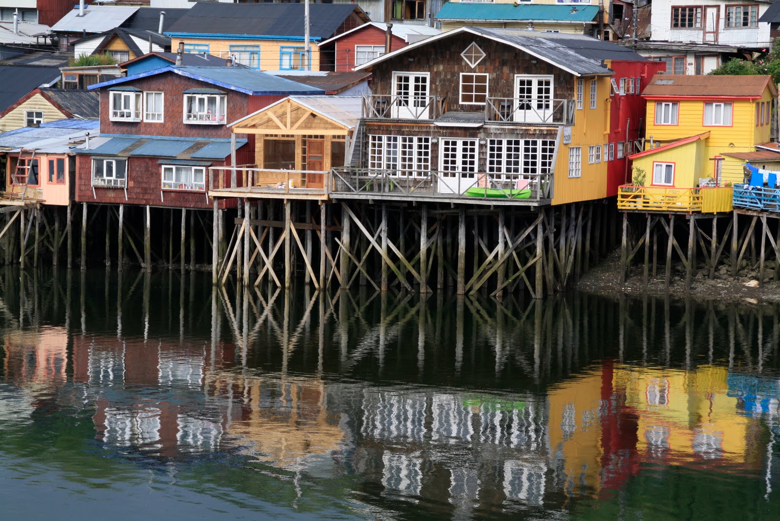 Juancho en Sudamérica Nº 15 CHILOÉ, UNA PRECIOSA ISLA CON CASAS DE MADERA.