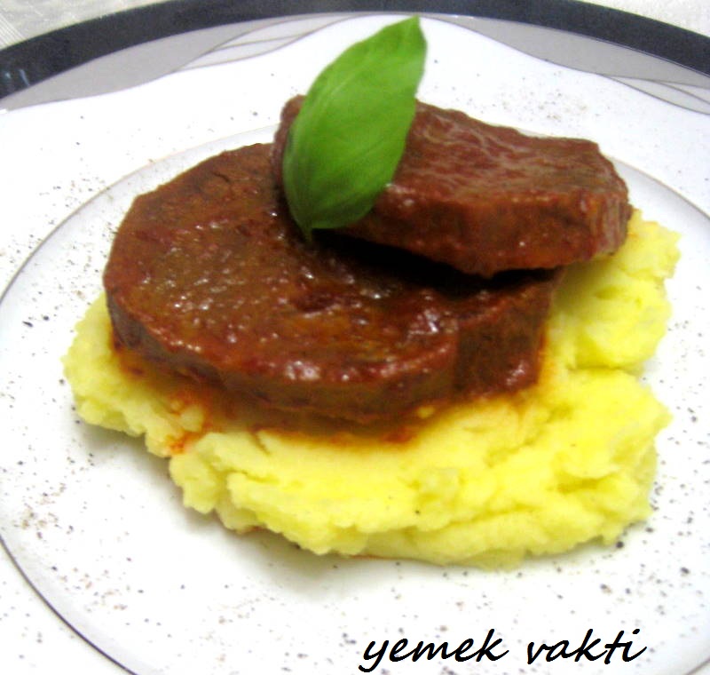 En İyi Yemek Tarifleri Sitesi-Yemek Vakti: PATATES PÜRELİ DANA ROSTO