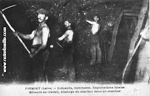 Mineurs au travail: carte postale de 1900.