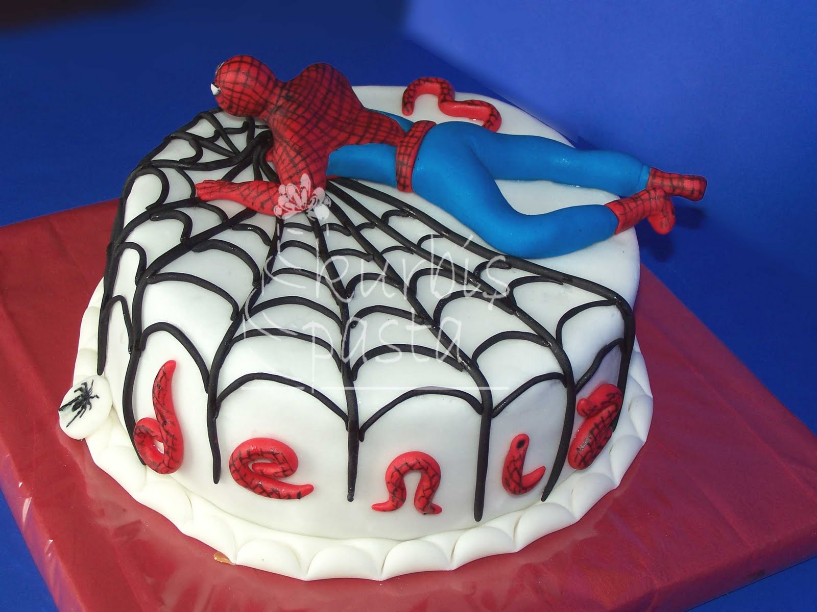 ÖRÜMCEK ADAM SPIDERMAN PASTASI Kurbiş Pasta ve Kurabiye Tasarım Evi