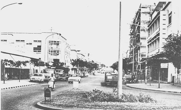 [Luanda+-Av.+General+Carmona.jpg]