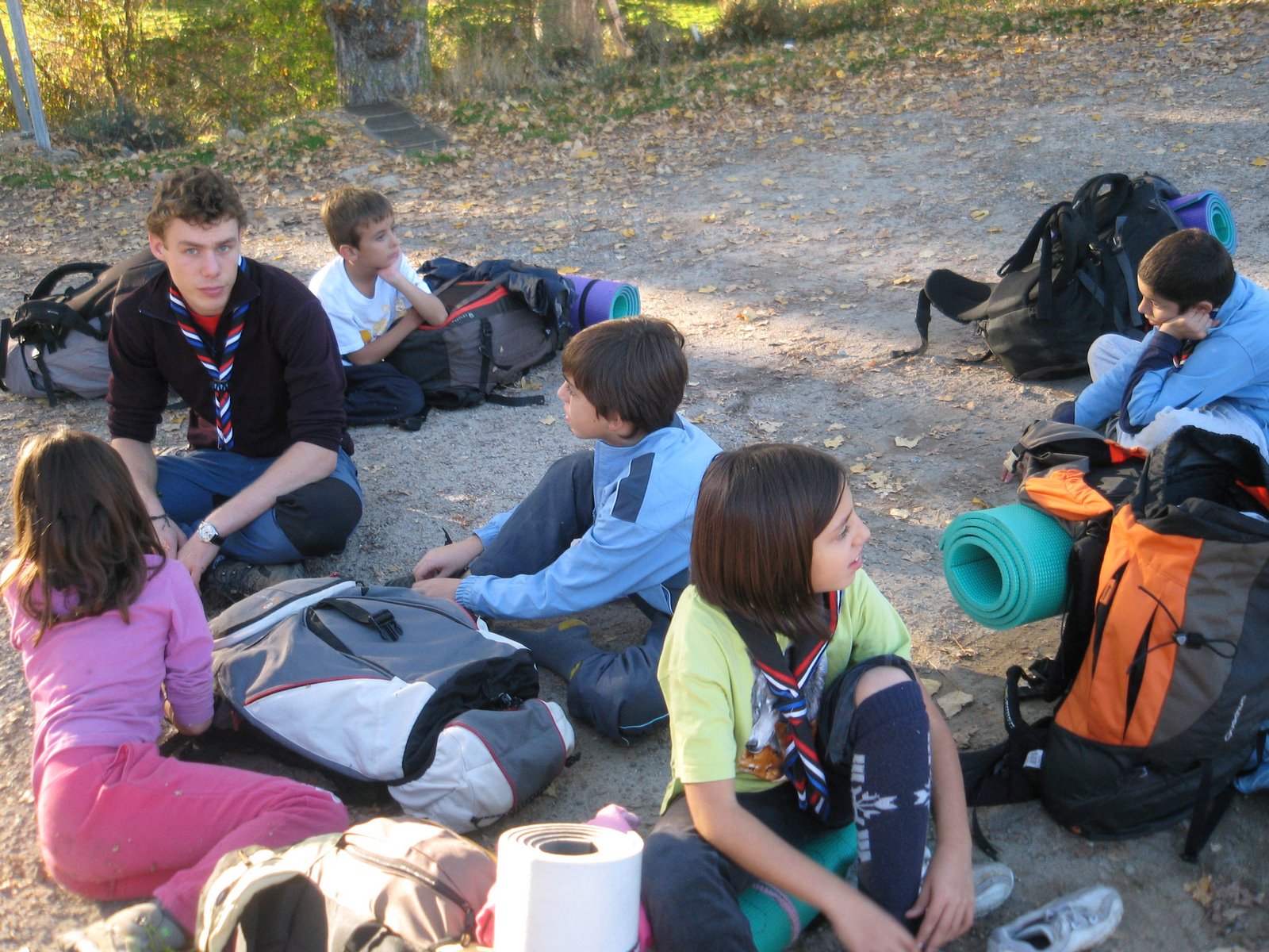 [La+manada+de+vuelta+al+bus.JPG]