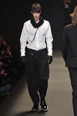 [Dior+Homme+Fall+2009+Men_s_+Menswear+Fashion+Collections+on+men.style.com-1.jpg]