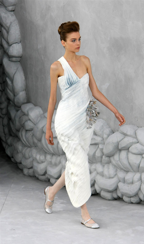 [chanel_hautecouture_kimnoorda.jpg]