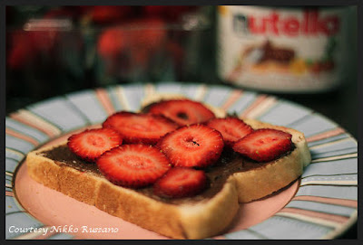 chocolate nutella spread and strawberry sandwich