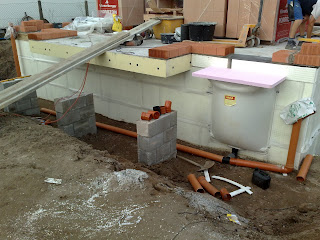 bautagebuch-deura-kleinschwarzenlohe: Entwässerung der Lichtschächte