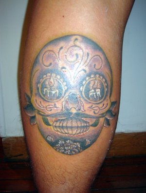 Imagen de tatuajes calavera en cintura trash polka