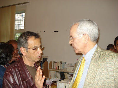 A droite, Lounès Ramdani, le 'papa' de DzLit, en compagnie de Djamel Mati, à gauche