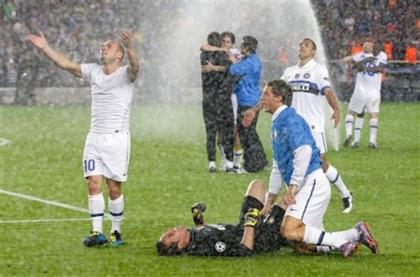 http://2.bp.blogspot.com/_j0vYt68oRrA/S9o03BWpB2I/AAAAAAAAAxM/7t5RtVf3lgk/s1600/inter.jpg