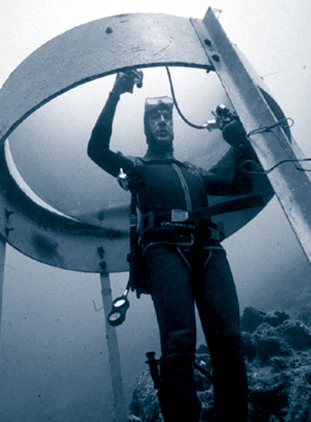 Underwater-phone-booth.jpg (450×610)