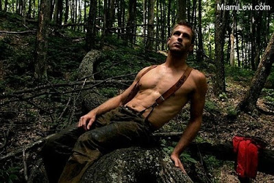 Nebulamen: Levi Poulter