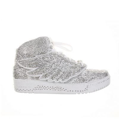 https://2.bp.blogspot.com/_jGa_gOgBGls/SyHUnC1q4xI/AAAAAAAAB2Y/JT0ScIJOros/s400/swarovski_adidas_jeremy_scott_1.jpg