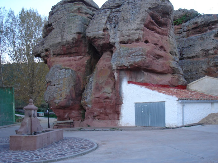 Chequilla, rocas rojas