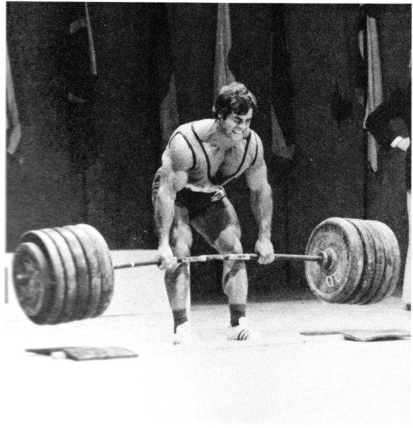 70-s-Franco-Columbu-2-fois-Mister-OLympia-en-1976-81-souleve-325-kg.jpg