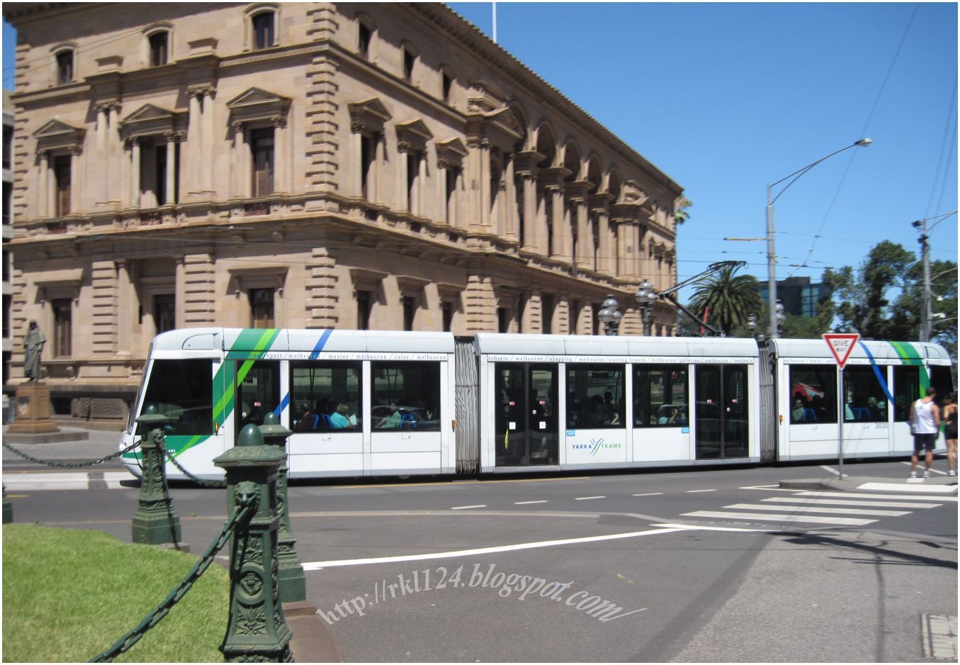 [Melbourne-tram.JPG]